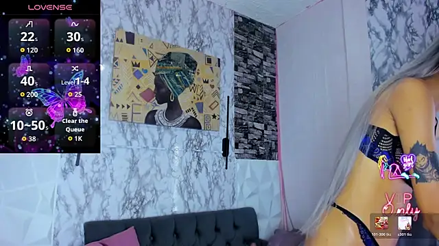 Snapshot of Queen_Cuarxxo chatting on July 7, 12:24 am Queen Cuarxxo online show from July 7, 12:24 am