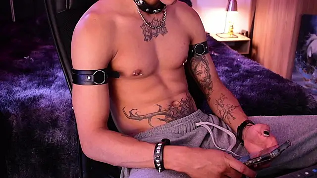 Snapshot of DemonKush-- chatting on July 12, 6:53 pm DemonKush-- online show from July 12, 6:53 pm