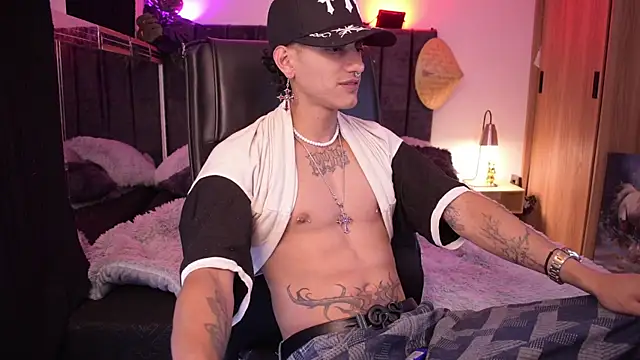 Snapshot of DemonKush-- chatting on July 19, 3:48 am DemonKush-- online show from July 19, 3:48 am