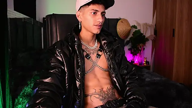 Snapshot of DemonKush-- chatting on June 8, 1:28 am DemonKush-- online show from June 8, 1:28 am