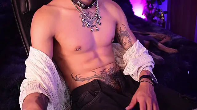 Snapshot of DemonKush-- chatting on June 21, 10:48 pm DemonKush-- online show from June 21, 10:48 pm