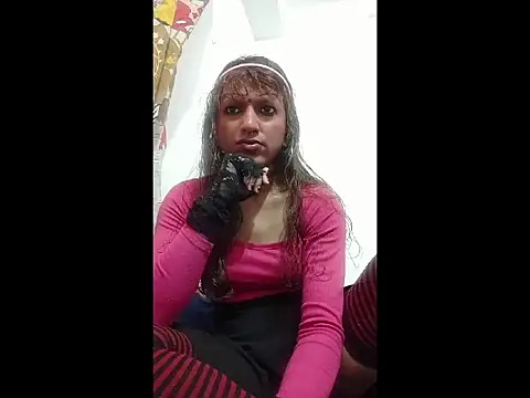 Snapshot of MmmMonikaBabie chatting on June 1, 3:11 pm MmmMonikaBabie online show from June 1, 3:11 pm