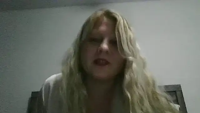 Snapshot of BlondyBrat chatting on November 27, 5:30 am BlondyBrat online show from November 27, 5:30 am