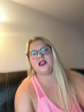 Snapshot of BlondyBrat chatting on December 16, 2:16 am BlondyBrat online show from December 16, 2:16 am