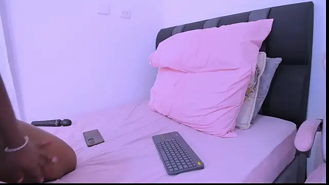 SabaBrown online show from February 8, 4:14 pm