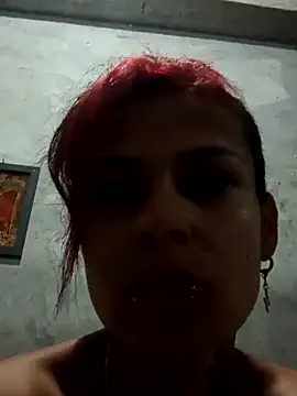 Snapshot of safira_hot chatting on January 6, 12:48 am safira hot online show from January 6, 12:48 am