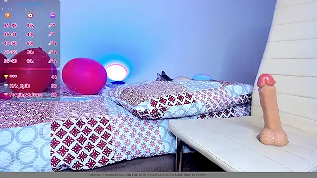 Snapshot of MiaGoth_ chatting on February 21, 4:40 am MiaGoth online show from February 21, 4:40 am