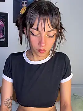 Snapshot of MiaGoth_ chatting on June 2, 2:44 am MiaGoth online show from June 2, 2:44 am