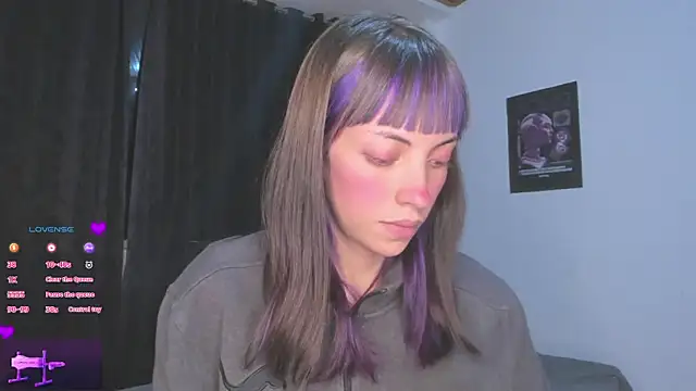 Snapshot of MiaGoth_ chatting on October 9, 4:57 am MiaGoth online show from October 9, 4:57 am