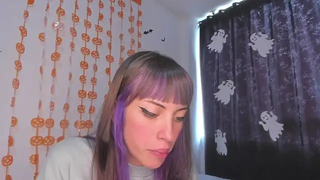 Snapshot of MiaGoth_ chatting on October 19, 2:42 pm MiaGoth online show from October 19, 2:42 pm