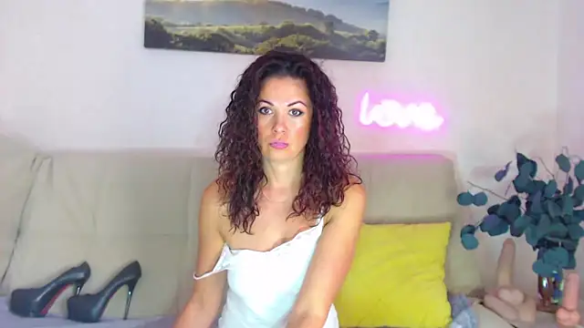 Snapshot of MariaModel chatting on October 13, 7:54 am MariaModel online show from October 13, 7:54 am