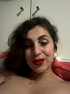 EmaSkyes online show from November 4, 7:28 pm