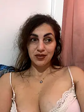 EmaSkyes online show from November 18, 7:33 am