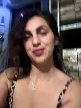 EmaSkyes online show from November 1, 8:25 pm