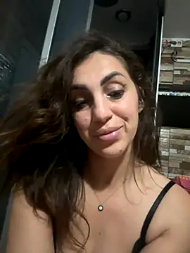 EmaSkyes online show from November 9, 6:45 pm