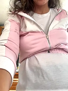 EmaSkyes online show from November 1, 8:19 am