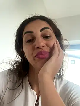 EmaSkyes online show from October 6, 7:53 am