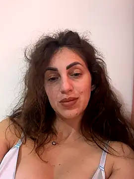 EmaSkyes online show from October 28, 7:40 am