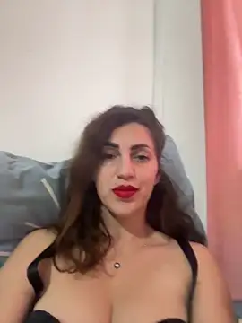 EmaSkyes online show from November 7, 7:24 am