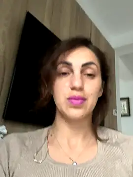 EmaSkyes online show from October 15, 6:33 am