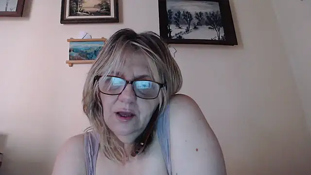Snapshot of sweet_cats_bg chatting on July 5, 2:57 pm sweet cats bg online show from July 5, 2:57 pm