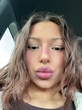 Leila Brooklyn online show from April 24, 8:16 am