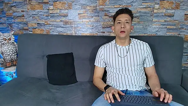 Snapshot of Maykol_Victoriasr chatting on November 18, 6:50 am Maykol Victoriasr online show from November 18, 6:50 am