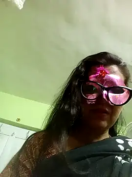 Snapshot of DesiMuffin chatting on February 22, 1:22 am DesiMuffin online show from February 22, 1:22 am