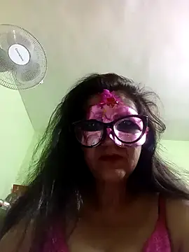 Snapshot of DesiMuffin chatting on February 9, 9:05 am DesiMuffin online show from February 9, 9:05 am
