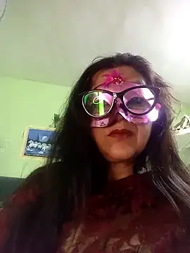 Snapshot of DesiMuffin chatting on February 19, 7:48 pm DesiMuffin online show from February 19, 7:48 pm