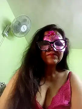 Snapshot of DesiMuffin chatting on February 20, 4:36 pm DesiMuffin online show from February 20, 4:36 pm