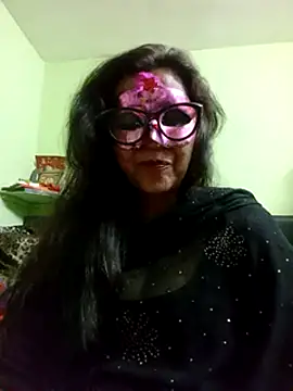 Snapshot of DesiMuffin chatting on March 18, 10:07 am DesiMuffin online show from March 18, 10:07 am