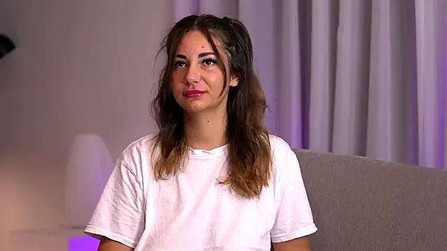 BelleSkye online show from November 4, 4:49 am