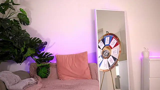 BelleSkye online show from February 25, 4:12 am