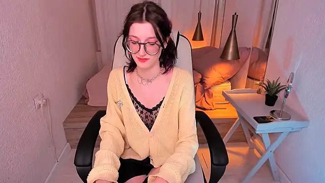 Lil Melanie  online show from January 18, 5:59 pm