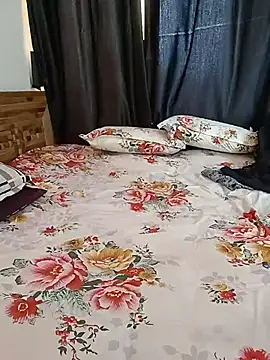 Snapshot of kaamuk_shweta chatting on June 24, 6:01 am kaamuk shweta online show from June 24, 6:01 am