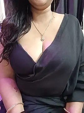 Snapshot of kaamuk_shweta chatting on May 17, 11:32 am kaamuk shweta online show from May 17, 11:32 am