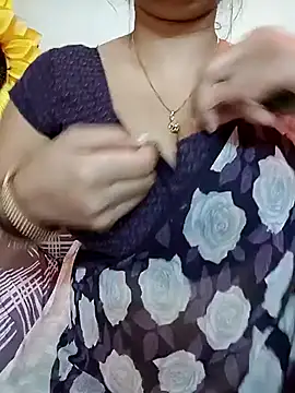 Snapshot of kaamuk_shweta chatting on May 24, 4:45 am kaamuk shweta online show from May 24, 4:45 am
