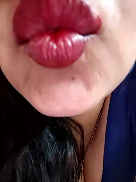Snapshot of kaamuk_shweta chatting on May 18, 5:34 am kaamuk shweta online show from May 18, 5:34 am