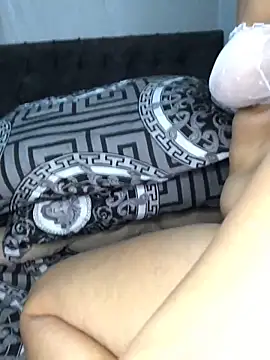 aisha-sajady online show from February 4, 9:10 pm