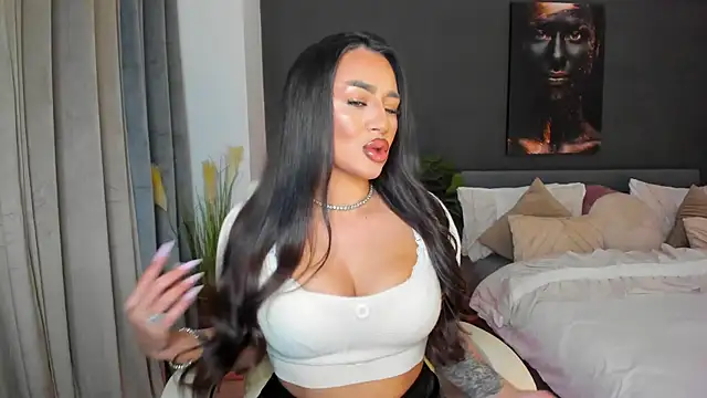 Sonia  Rey online show from December 16, 3:38 pm