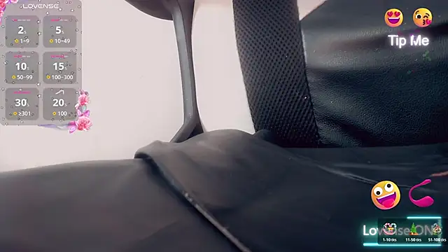 Oriana braom online show from December 15, 7:09 pm