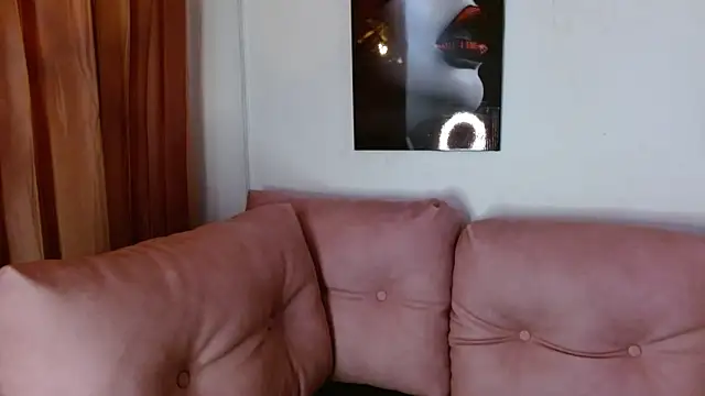 Snapshot of hinataleecs chatting on September 10, 9:47 pm hinataleecs online show from September 10, 9:47 pm