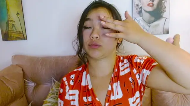 Snapshot of hinataleecs chatting on February 8, 9:03 am hinataleecs online show from February 8, 9:03 am