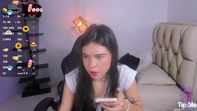 cassiehoward14 online show from October 29, 7:02 pm