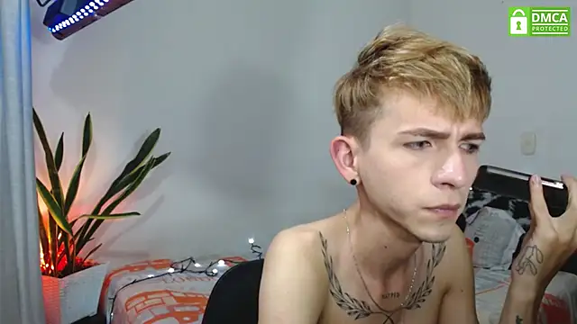 smallgiant27 online show from November 19, 2:33 am