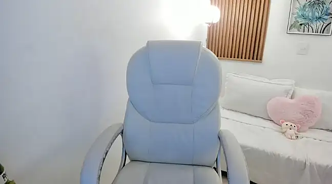 smallgiant27 online show from January 4, 6:09 am