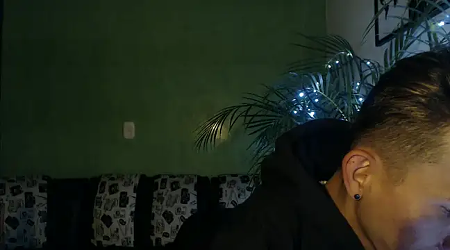 smallgiant27 online show from December 13, 11:17 pm