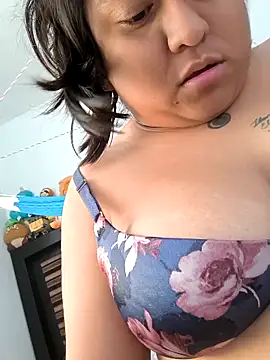 Snapshot of EmpaticBolillo chatting on November 27, 3:01 pm EmpaticBolillo online show from November 27, 3:01 pm