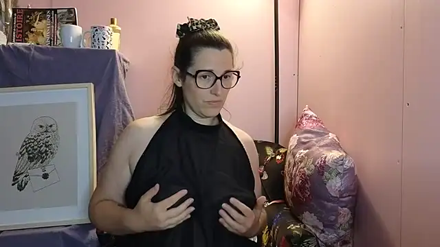 bella-louva online show from June 9, 6:42 pm